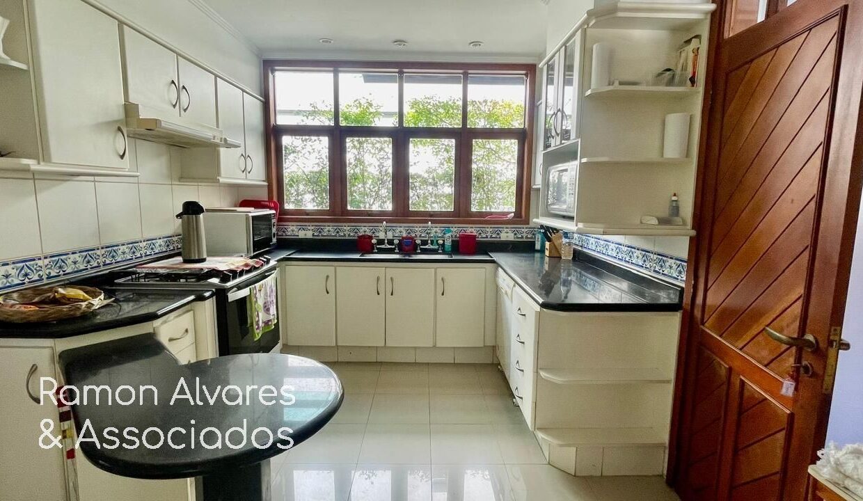 02300AV_foto_2025-12-09_00-32-55-17